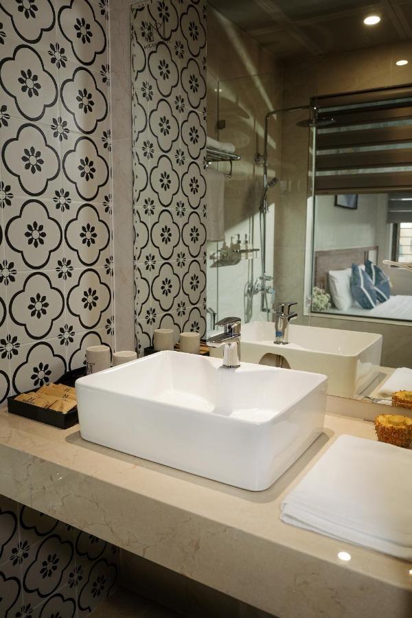 Milan Hotel นิญบิ่ญ ภายนอก รูปภาพ